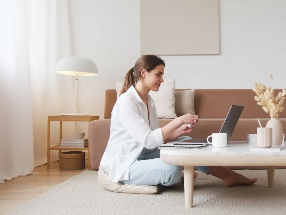 Auckland home buyer at her laptop working out how much she can borrow with The Mortgage Advisers borrowing power calculator